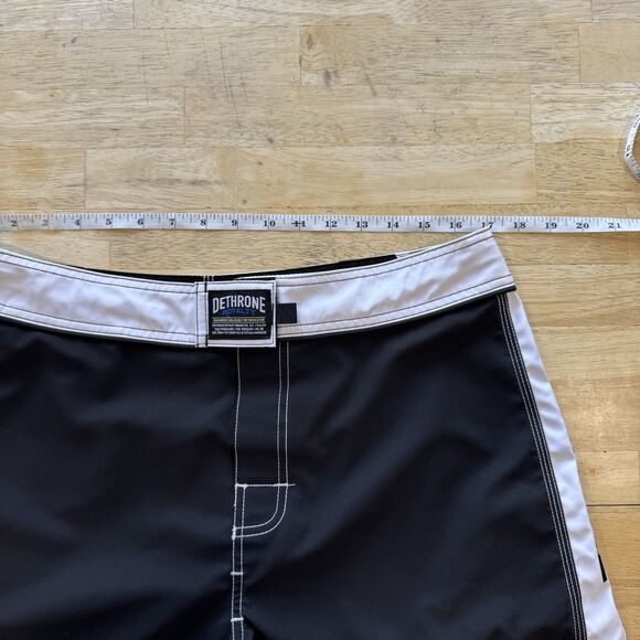 Dethrone Royalty Mixed Martial Arts Shorts Black & White Size 34 2.5” Inseam EUC - Picture 9 of 12